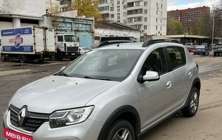 Renault Sandero II рестайлинг, 2019 год, 1 285 000 рублей, 2 фотография