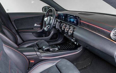 Mercedes-Benz CLA, 2019 год, 3 370 000 рублей, 11 фотография