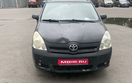 Toyota Corolla Verso I, 2005 год, 680 000 рублей, 2 фотография