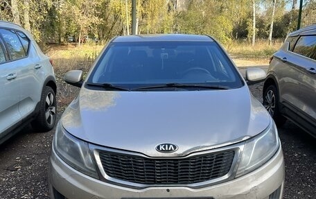 KIA Rio III рестайлинг, 2013 год, 550 000 рублей, 2 фотография