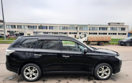 Mitsubishi Outlander III рестайлинг 3, 2014 год, 1 640 000 рублей, 3 фотография