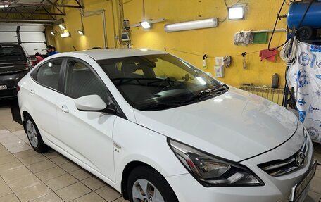 Hyundai Solaris II рестайлинг, 2015 год, 1 030 000 рублей, 4 фотография