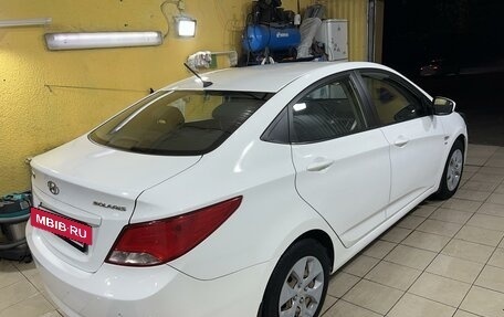 Hyundai Solaris II рестайлинг, 2015 год, 1 030 000 рублей, 3 фотография