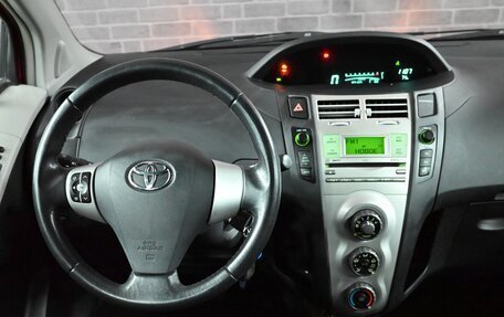 Toyota Yaris III рестайлинг, 2007 год, 690 000 рублей, 13 фотография