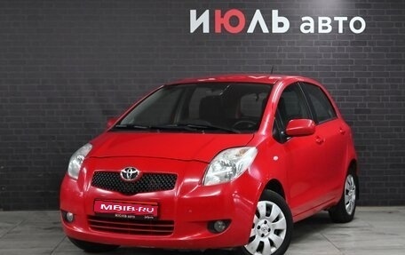 Toyota Yaris III рестайлинг, 2007 год, 690 000 рублей, 1 фотография