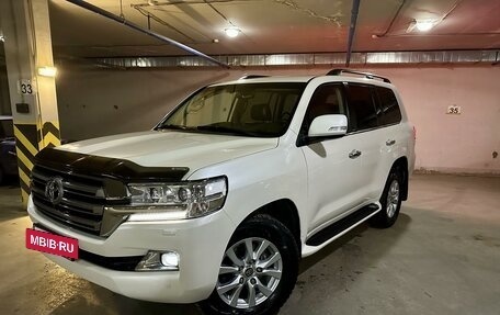 Toyota Land Cruiser 200, 2018 год, 6 450 000 рублей, 2 фотография