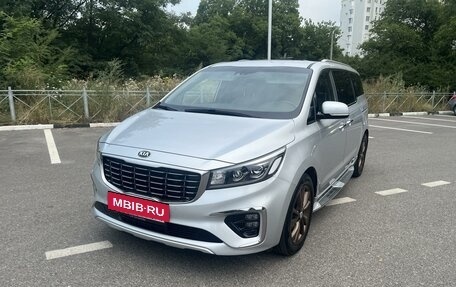 KIA Carnival III, 2018 год, 3 100 000 рублей, 4 фотография