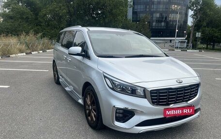 KIA Carnival III, 2018 год, 3 100 000 рублей, 5 фотография