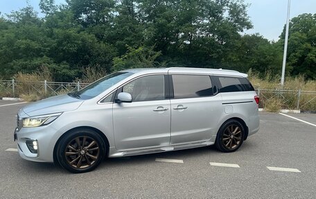 KIA Carnival III, 2018 год, 3 100 000 рублей, 22 фотография