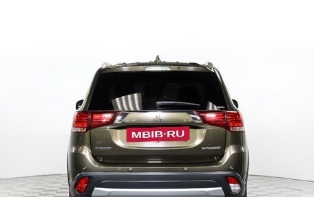 Mitsubishi Outlander III рестайлинг 3, 2018 год, 2 355 000 рублей, 6 фотография