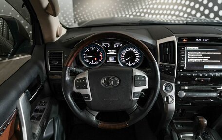 Toyota Land Cruiser 200, 2014 год, 4 101 000 рублей, 10 фотография