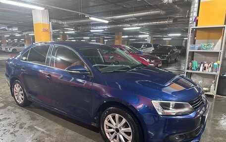 Volkswagen Jetta VI, 2011 год, 950 000 рублей, 3 фотография