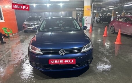 Volkswagen Jetta VI, 2011 год, 950 000 рублей, 2 фотография