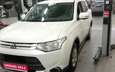 Mitsubishi Outlander III рестайлинг 3, 2014 год, 1 659 000 рублей, 1 фотография