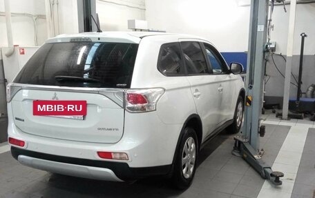 Mitsubishi Outlander III рестайлинг 3, 2014 год, 1 659 000 рублей, 3 фотография