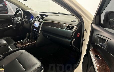 Toyota Camry, 2017 год, 2 435 000 рублей, 9 фотография