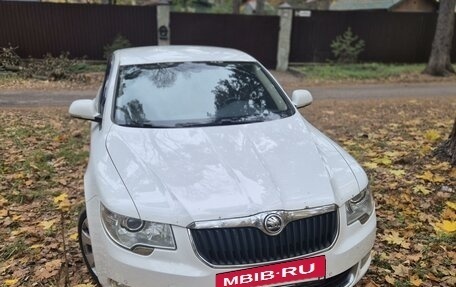 Skoda Superb III рестайлинг, 2012 год, 1 350 000 рублей, 2 фотография