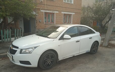 Chevrolet Cruze II, 2010 год, 640 000 рублей, 3 фотография