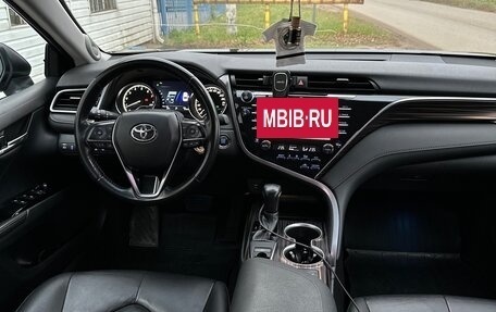 Toyota Camry, 2019 год, 3 050 000 рублей, 10 фотография