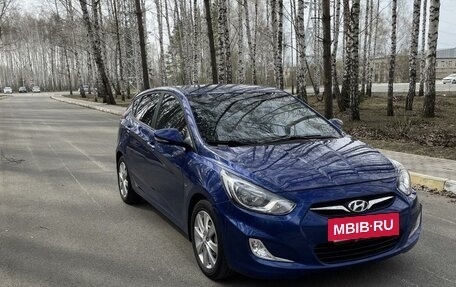 Hyundai Solaris II рестайлинг, 2011 год, 1 100 000 рублей, 3 фотография