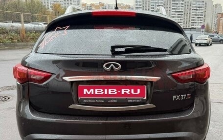 Infiniti FX II, 2010 год, 2 399 000 рублей, 10 фотография