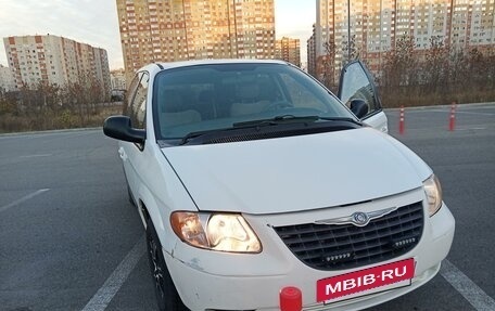 Chrysler Voyager IV, 2002 год, 500 000 рублей, 2 фотография