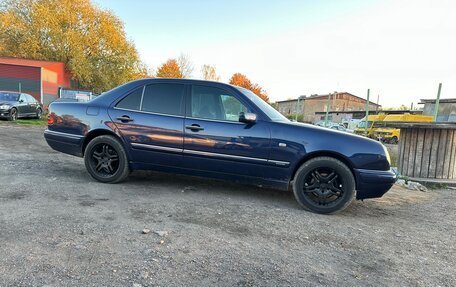 Mercedes-Benz E-Класс, 1996 год, 400 000 рублей, 2 фотография