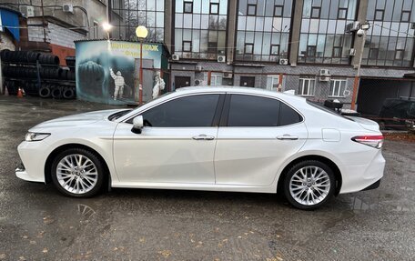 Toyota Camry, 2019 год, 3 050 000 рублей, 2 фотография