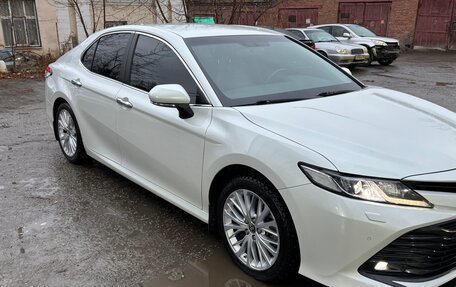 Toyota Camry, 2019 год, 3 050 000 рублей, 4 фотография