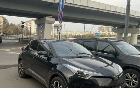 Toyota C-HR I рестайлинг, 2018 год, 2 600 000 рублей, 3 фотография