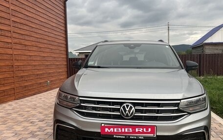 Volkswagen Tiguan II, 2021 год, 3 400 000 рублей, 2 фотография