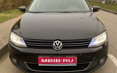 Volkswagen Jetta VI, 2013 год, 980 000 рублей, 1 фотография