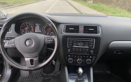 Volkswagen Jetta VI, 2013 год, 980 000 рублей, 13 фотография