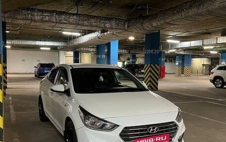 Hyundai Solaris II рестайлинг, 2017 год, 925 000 рублей, 1 фотография