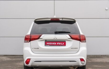 Mitsubishi Outlander III рестайлинг 3, 2022 год, 3 199 000 рублей, 4 фотография