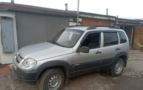 Chevrolet Niva I рестайлинг, 2011 год, 700 000 рублей, 3 фотография