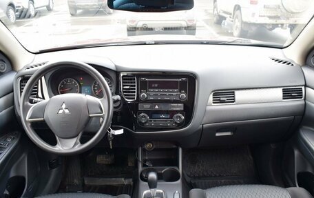 Mitsubishi Outlander III рестайлинг 3, 2013 год, 1 747 000 рублей, 15 фотография