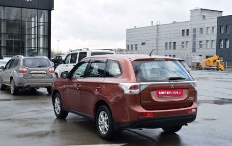 Mitsubishi Outlander III рестайлинг 3, 2013 год, 1 747 000 рублей, 4 фотография