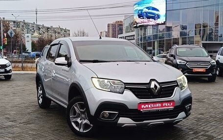 Renault Logan II, 2022 год, 1 390 000 рублей, 2 фотография