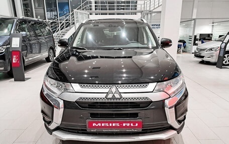 Mitsubishi Outlander III рестайлинг 3, 2018 год, 2 196 000 рублей, 2 фотография