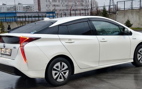 Toyota Prius IV XW50, 2016 год, 1 599 000 рублей, 6 фотография