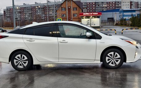 Toyota Prius IV XW50, 2016 год, 1 599 000 рублей, 7 фотография