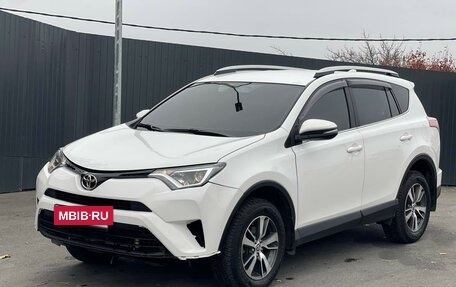 Toyota RAV4, 2017 год, 1 970 000 рублей, 2 фотография