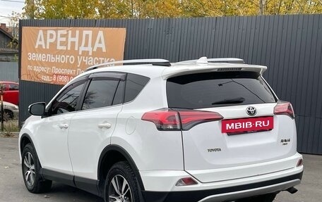 Toyota RAV4, 2017 год, 1 970 000 рублей, 6 фотография