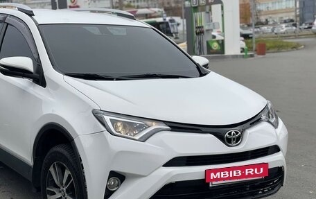 Toyota RAV4, 2017 год, 1 970 000 рублей, 15 фотография