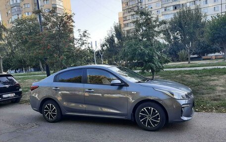 KIA Rio IV, 2018 год, 1 290 000 рублей, 3 фотография