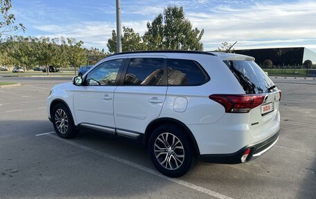 Mitsubishi Outlander III рестайлинг 3, 2016 год, 1 950 000 рублей, 4 фотография