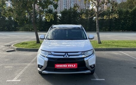 Mitsubishi Outlander III рестайлинг 3, 2016 год, 1 950 000 рублей, 2 фотография