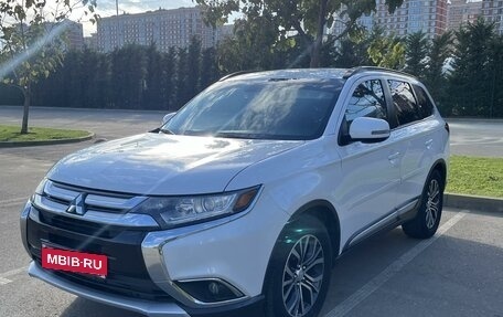 Mitsubishi Outlander III рестайлинг 3, 2016 год, 1 950 000 рублей, 6 фотография