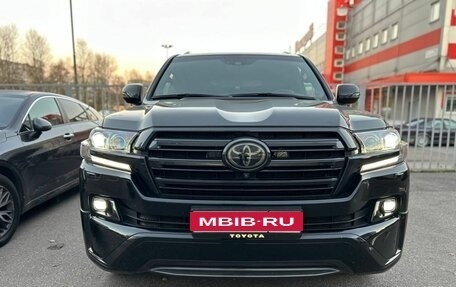 Toyota Land Cruiser 200, 2017 год, 7 699 000 рублей, 2 фотография